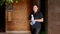 Medewerker schoonmaak werken in de wellness